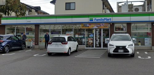 コンビニ　ファミリーマート 緑砂田店（コンビニ）まで598m