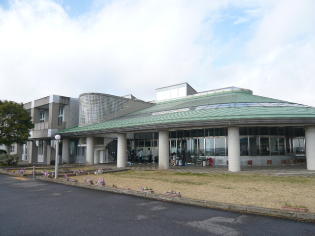 図書館　市立図書館（図書館）まで1985m
