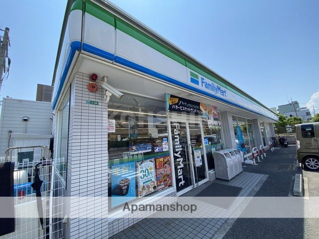 コンビニ　ファミリーマート（コンビニ）まで558m