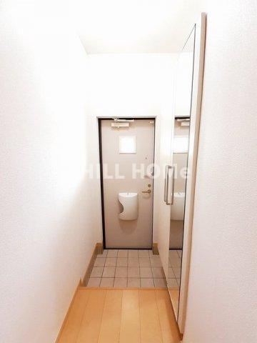玄関　当社、チルホームのHPもご覧ください(^^)/物件情報多数♪