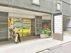 ドラックストア　みらくる薬局日本橋店（ドラッグストア）まで123m