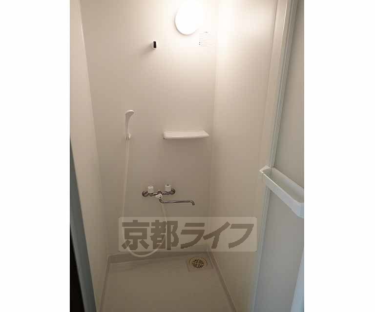 バス・シャワールーム　清潔感のあるお風呂です