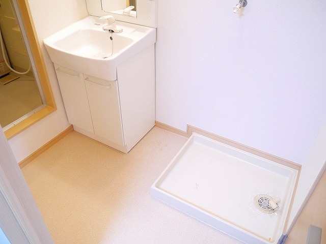 洗面設備　コンパクトで使いやすい洗面所