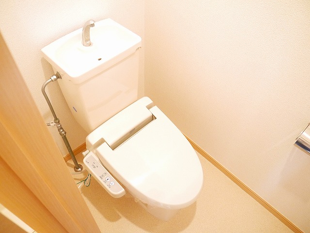 トイレ　清潔感のあるトイレです
