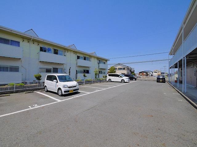 駐車場　駐車場があるので、車を買う予定の方も安心です