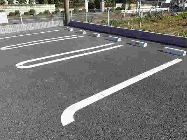 駐車場　駐車場に車を止められます