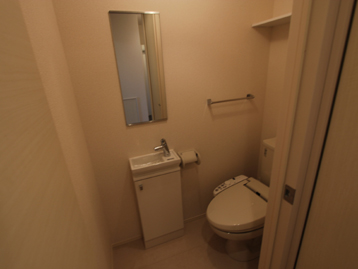 トイレ　温水シャワー付きトイレです