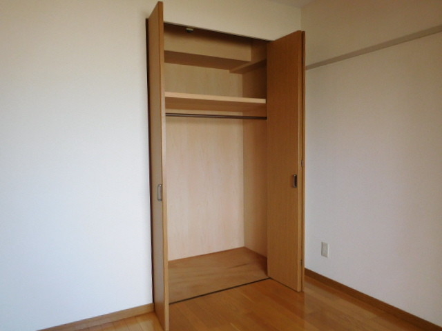収納　クローゼットはお洋服がしまいやすく出しやすいです。
