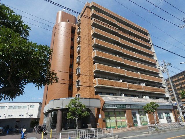 建物外観　RC造の重厚な建物です。