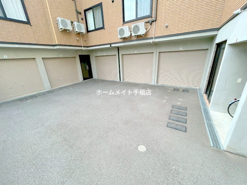 駐車場　駐車スペースでございます！