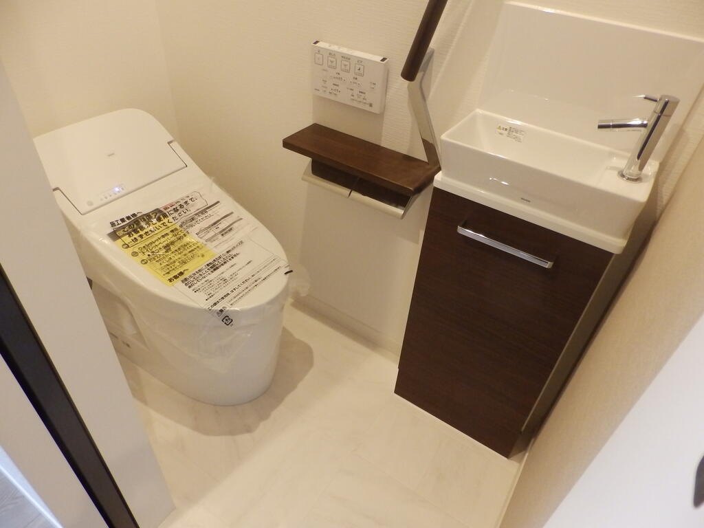 トイレ　建築中の為、同施工会社参考写真