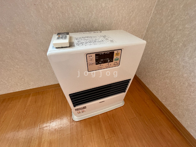 その他設備　灯油ＦＦ式ストーブ