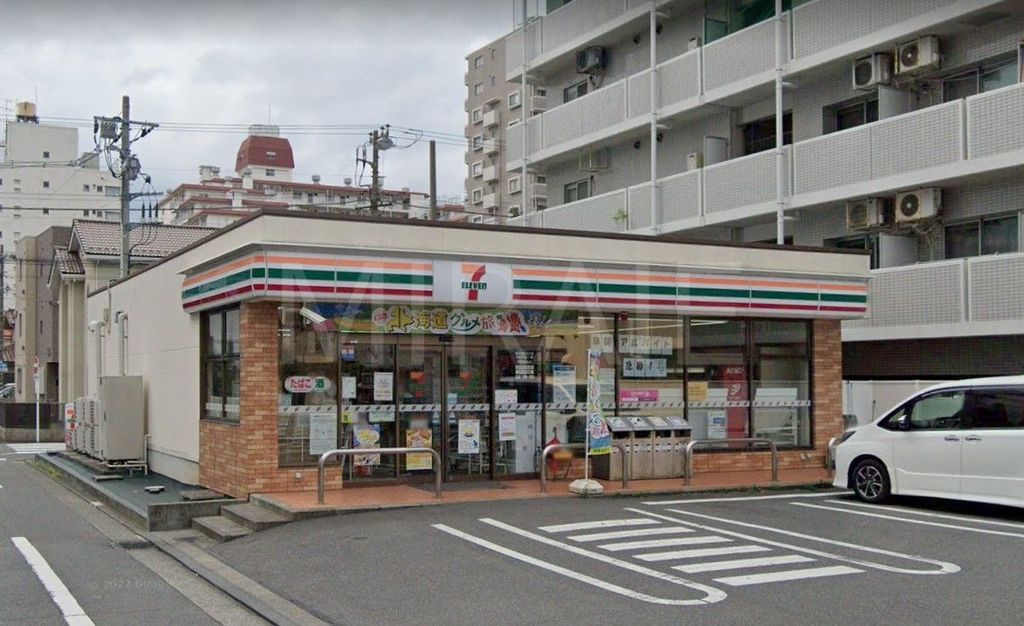 コンビニ　セブンイレブン平塚老松町店（コンビニ）まで130m
