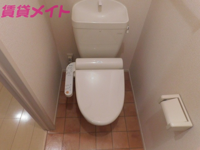 トイレ　別部屋参考写真です。