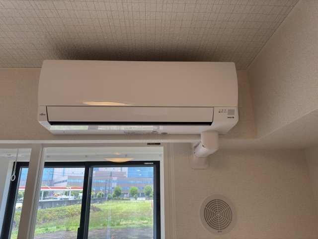 その他設備　エアコン２基付