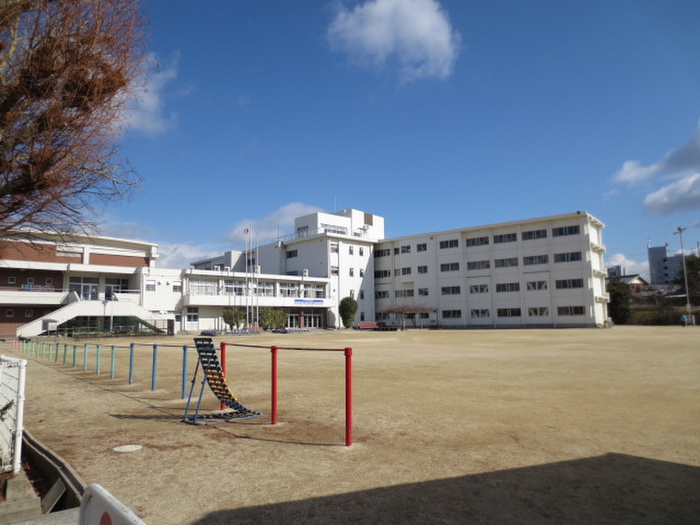 小学校　玉川小学校（小学校）まで350m