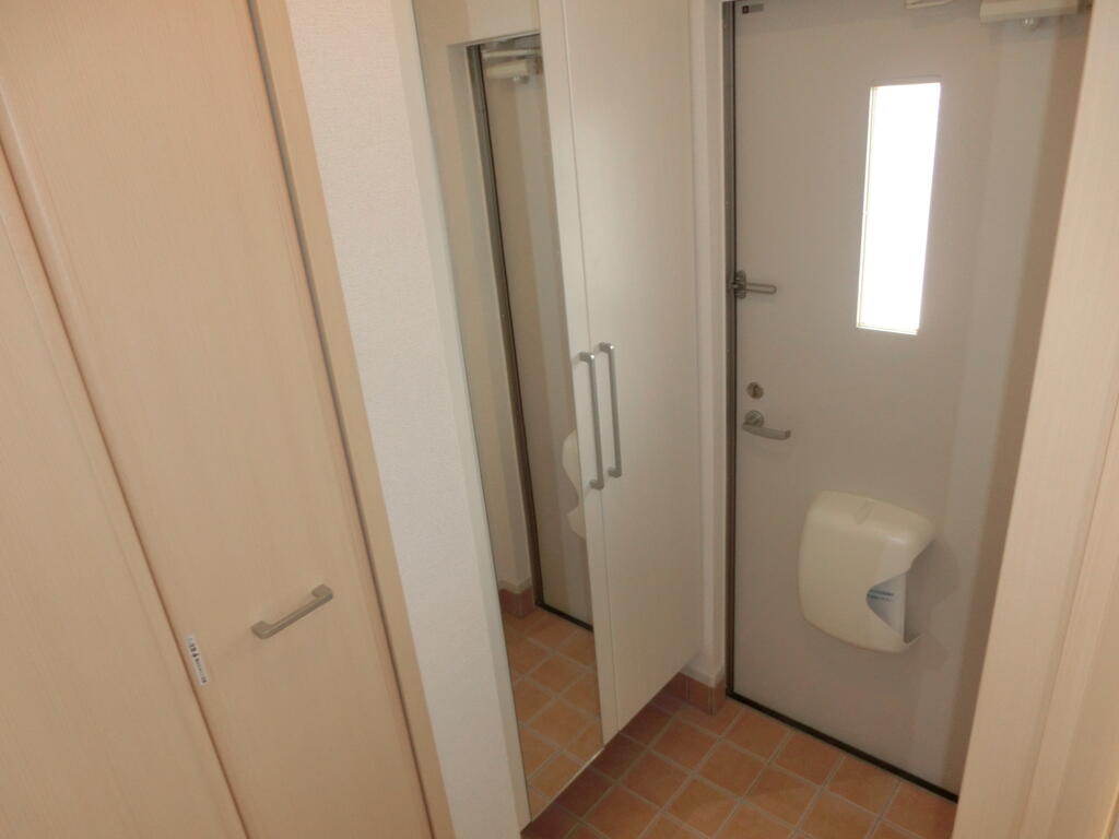 玄関　玄関内部