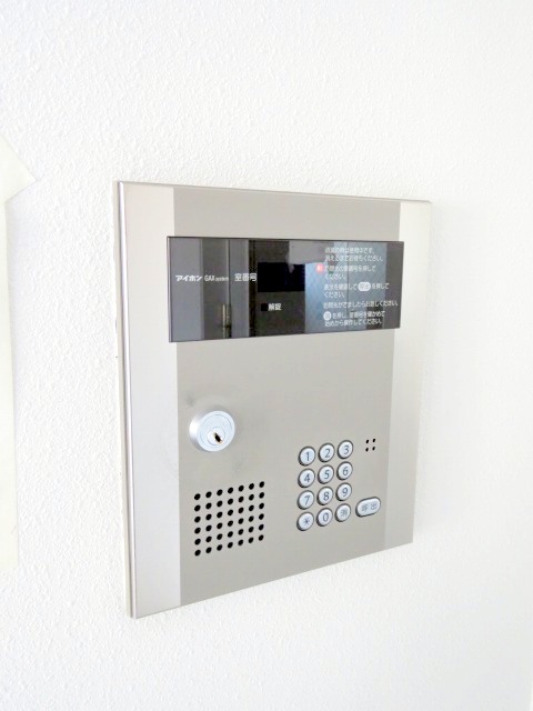エントランス　セキュリティに配慮しオートロック設備採用です♪