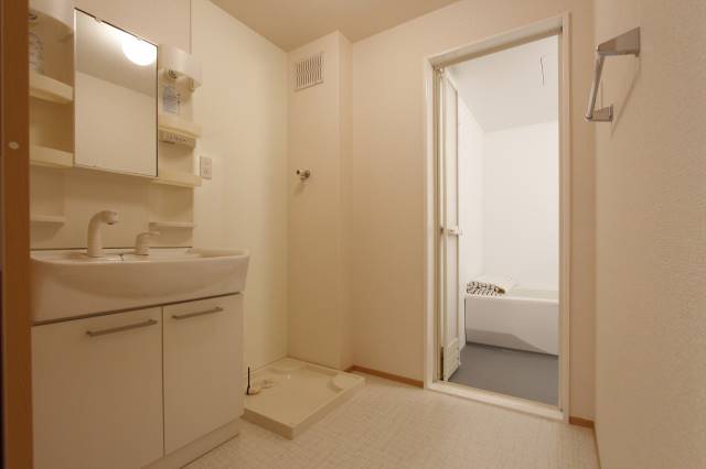 洗面設備　２０２号室のお部屋です。