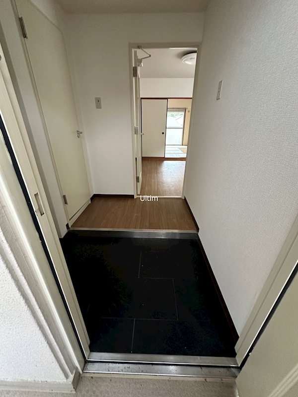 玄関　※別の部屋の写真です。