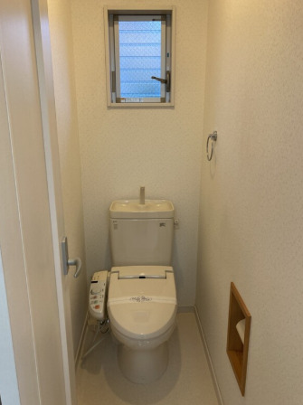 トイレ　別号室の写真になります。現況優先。