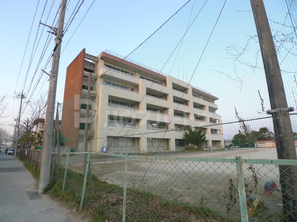 小学校　松戸市立旭町小学校（小学校）まで300m