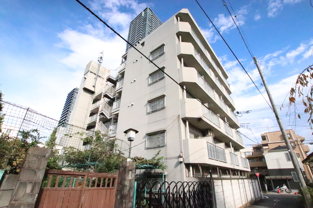 建物外観　女性入居限定学生マンションです。