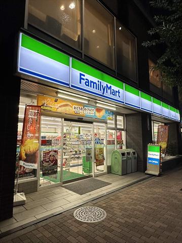 コンビニ　ファミリーマート清澄白河駅前店（コンビニ）まで379m