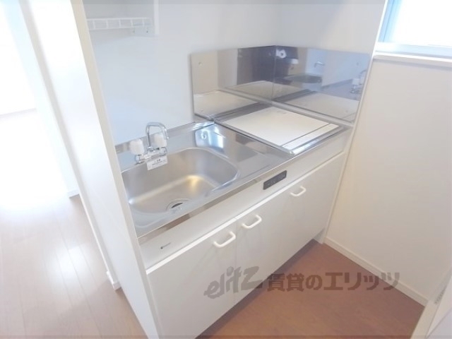 キッチン　２口コンロ付で使い易いです
