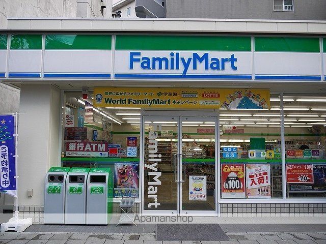 コンビニ　ファミリーマート（コンビニ）まで888m