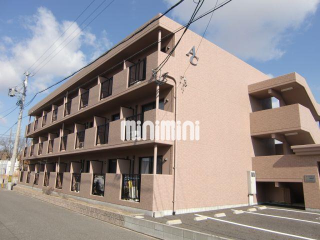 建物外観　３階建ての光対応マンションです