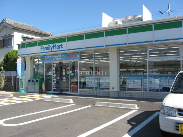 コンビニ　ファミリーマート高槻天川新町店（コンビニ）まで770m