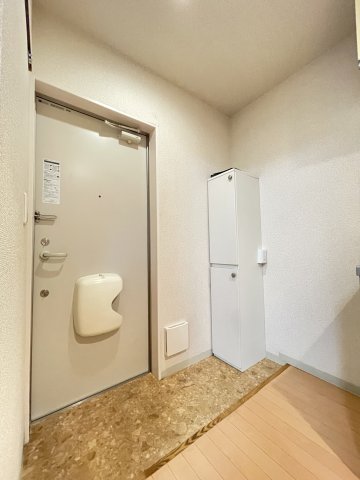 玄関　※画像は同物件別室になります。