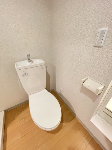 トイレ　※画像は同物件別室になります。
