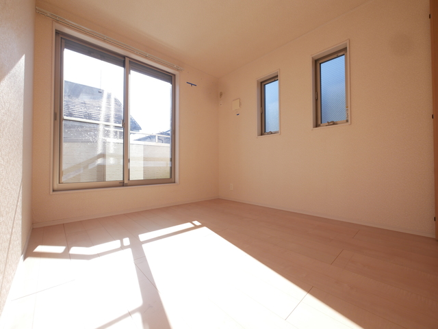 その他部屋・スペース　★明るい洋室で住み心地が良さそうですね★