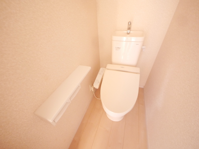 トイレ　★人気の温水洗浄便座付です★