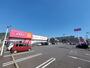 ドラックストア　ドラッグストアコスモス 足立店（ドラッグストア）まで727m