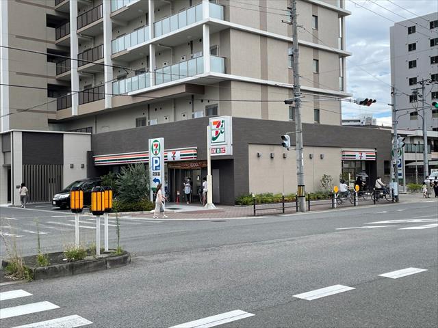 コンビニ　セブンイレブン（コンビニ）まで572m