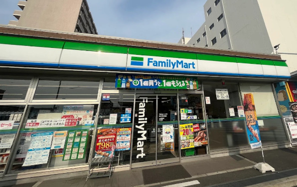コンビニ　ファミリーマート 中川玉川町店（コンビニ）まで486m