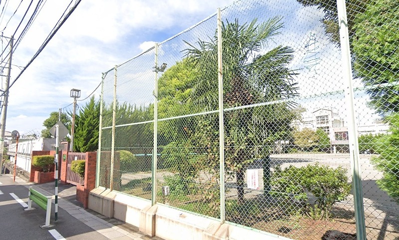 中学校　大田区立田園調布中学校（田園調布）（中学校）まで219m