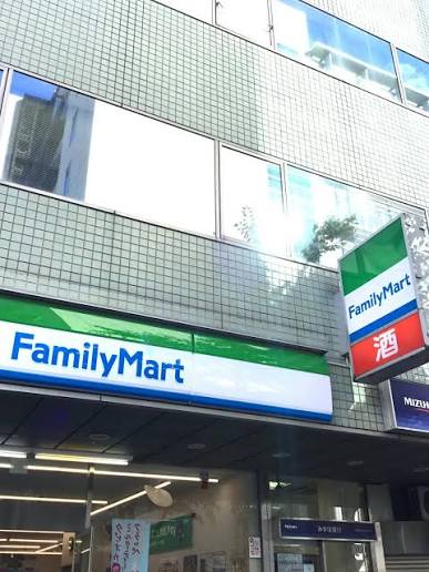 コンビニ　ファミリーマート 田町東口店（コンビニ）まで162m