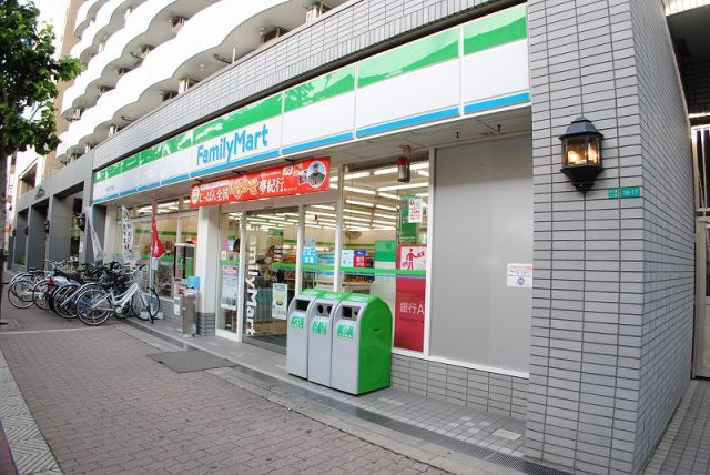 コンビニ　ファミリーマート 東三国三丁目店（コンビニ）まで388m