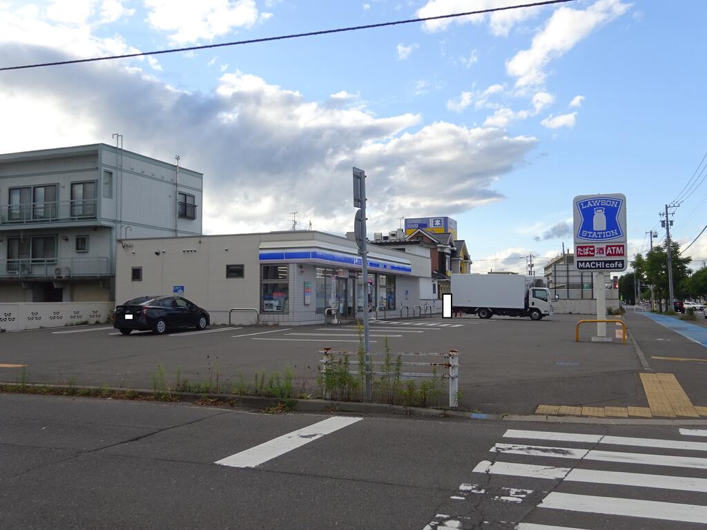 コンビニ　ローソン苫小牧双葉町一丁目店（コンビニ）まで251m