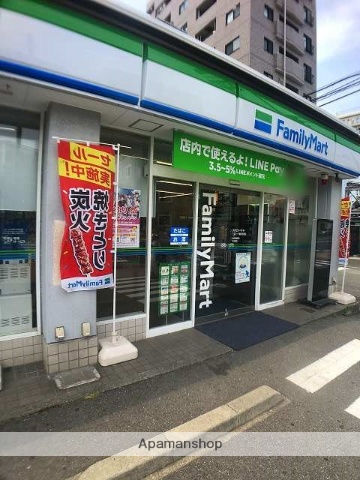 コンビニ　ファミリーマート（コンビニ）まで215m