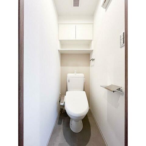 トイレ　ウォシュレット付きが嬉しいトイレです。