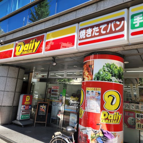 コンビニ　デイリーヤマザキ（コンビニ）まで655m