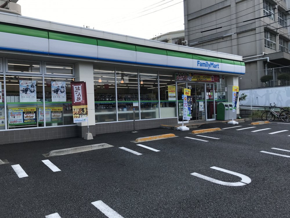 コンビニ　ファミリーマート 千歳台四丁目店（コンビニ）まで570m