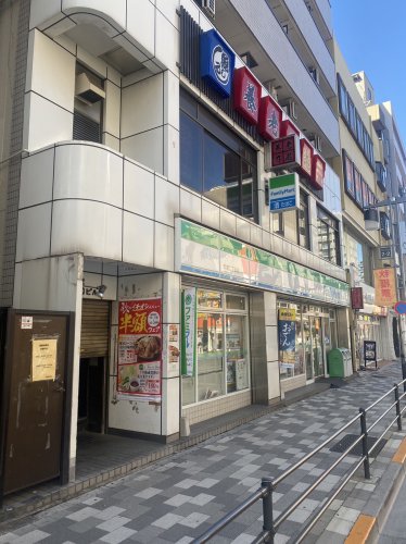 コンビニ　ファミリーマート 町屋二丁目店（コンビニ）まで743m