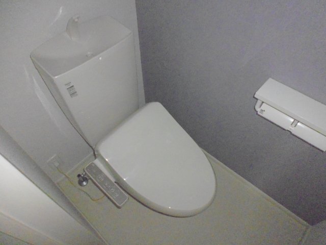 トイレ　温水洗浄便座
