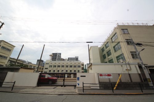 中学校　大阪市立堀江中学校（中学校）まで394m